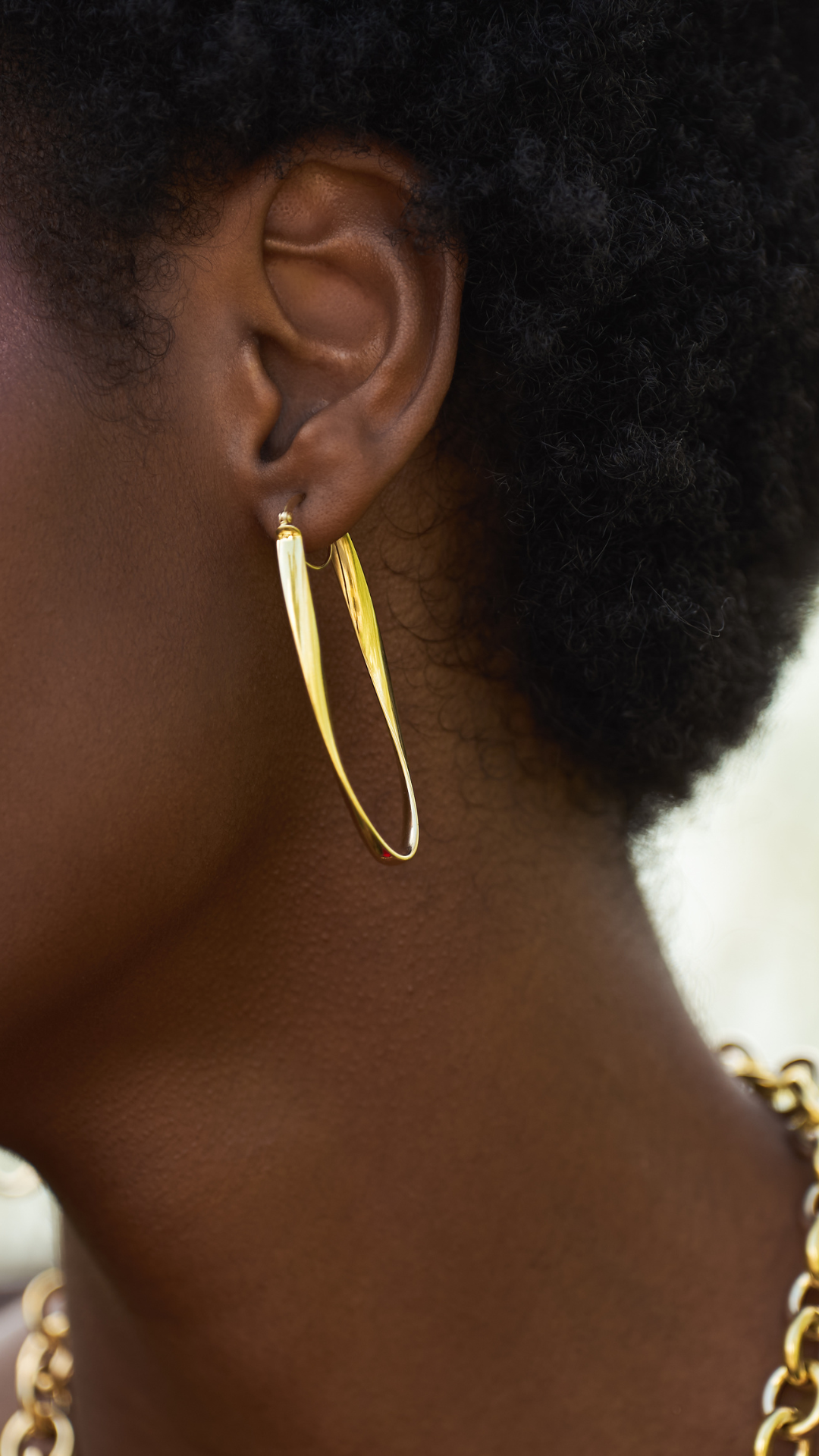 Twisted Glow 14k gold twist hoop earrings