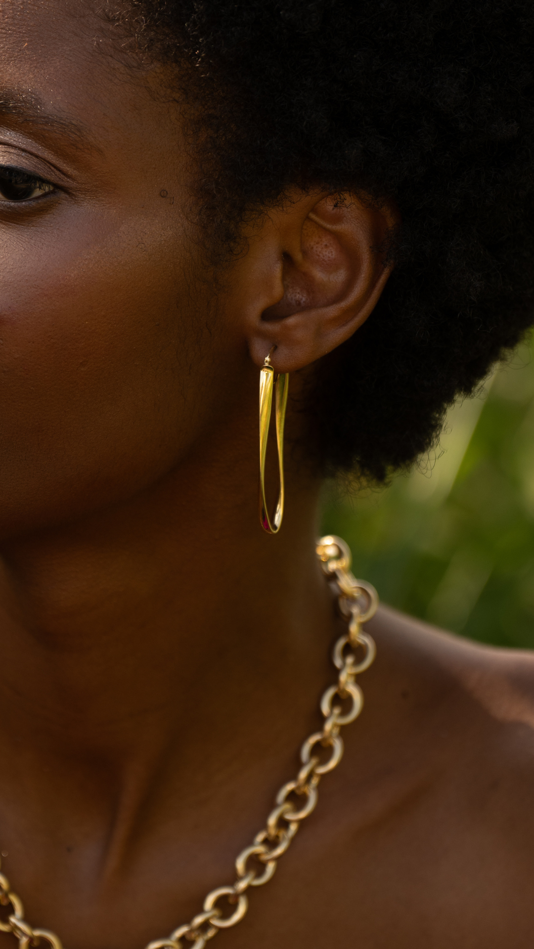 Twisted Glow 14k gold twist hoop earrings